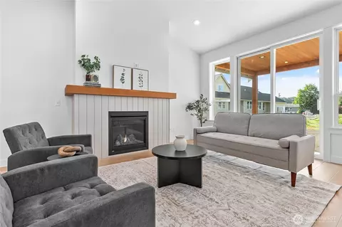 Living - 405 W 4th St, Everson, WA 98247 photo 2 of 3