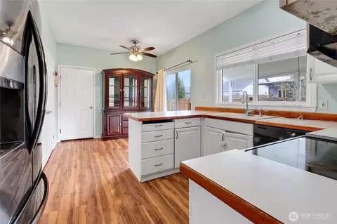 Kitchen - 506 Belfair Ct SW, Orting, WA 98360 photo 1 of 3