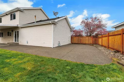 Exterior - 506 Belfair Ct SW, Orting, WA 98360 photo 6 of 7