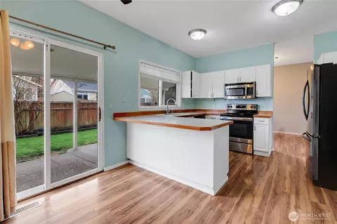 Kitchen - 506 Belfair Ct SW, Orting, WA 98360 photo 3 of 3