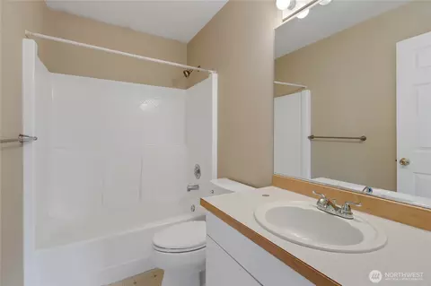 Bath - 506 Belfair Ct SW, Orting, WA 98360 photo 3 of 3
