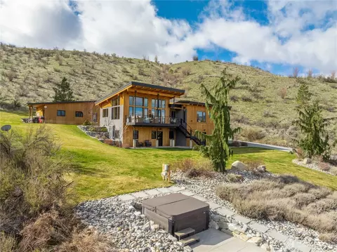 111 Hawks Mdw, Chelan, WA 98816