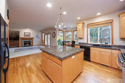Kitchen - 17001 31st Dr SE, Bothell, WA 98012 photo 2 of 3