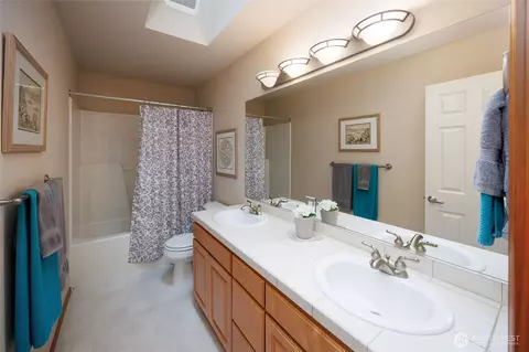 Bath - 17001 31st Dr SE, Bothell, WA 98012 photo 4 of 4