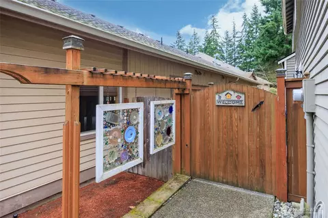 Exterior - 17001 31st Dr SE, Bothell, WA 98012 photo 6 of 11