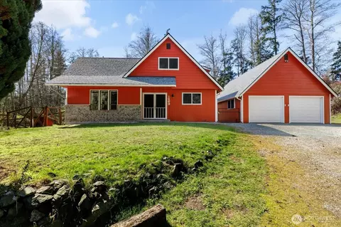 1269 Silver Lake Rd, Oak Harbor, WA 98277