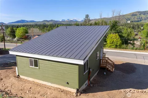 428 Castle Ave, Winthrop, WA 98862