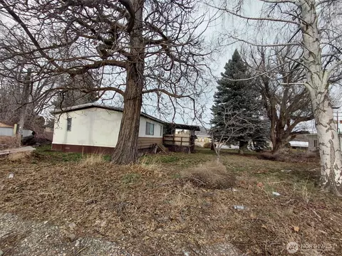 2528 Monroe Ave, Bridgeport, WA 98813
