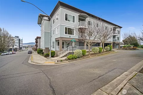 1011 Bancroft St #204, Bellingham, WA 98225