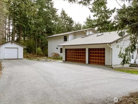 2047 Briarwood Dr, Oak Harbor, WA 98277