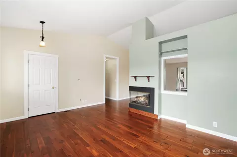 Living - 2947 Edel Ave, Enumclaw, WA 98022 photo 3 of 4