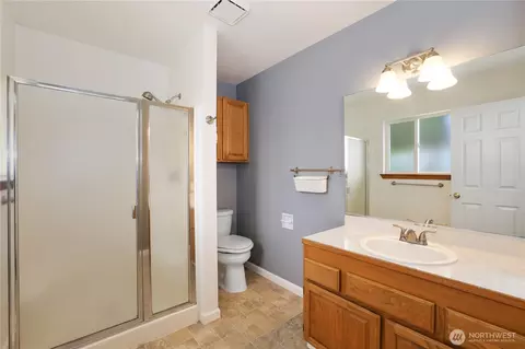 Bath - 2947 Edel Ave, Enumclaw, WA 98022 photo 1 of 2