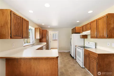 Kitchen - 2947 Edel Ave, Enumclaw, WA 98022 photo 1 of 2