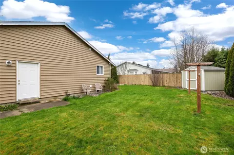 Exterior - 2947 Edel Ave, Enumclaw, WA 98022 photo 5 of 8