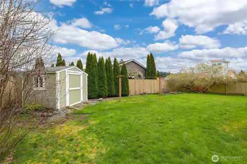 Exterior - 2947 Edel Ave, Enumclaw, WA 98022 photo 6 of 8