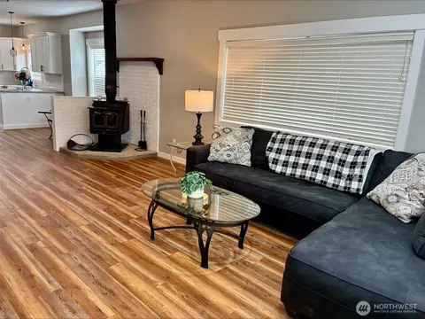 Living - 310 Second St, Sumas, WA 98295 photo 1 of 2
