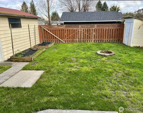 Exterior - 310 Second St, Sumas, WA 98295 photo 4 of 6