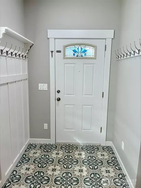 Entry Way - 310 Second St, Sumas, WA 98295 photo 1 of 3