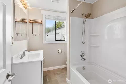 Bath - 310 Second St, Sumas, WA 98295 photo 1 of 1
