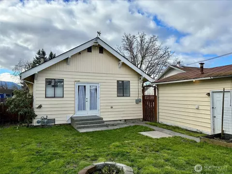 Exterior - 310 Second St, Sumas, WA 98295 photo 3 of 6