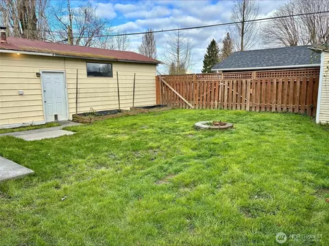 Exterior - 310 Second St, Sumas, WA 98295 photo 5 of 6