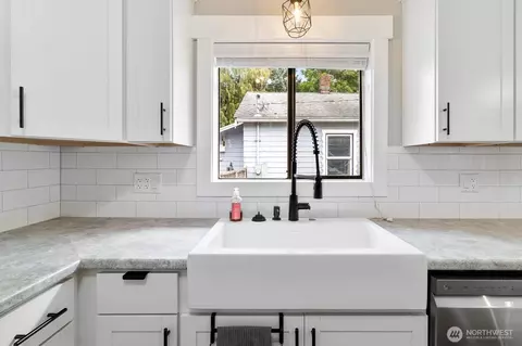 Kitchen - 310 Second St, Sumas, WA 98295 photo 4 of 5