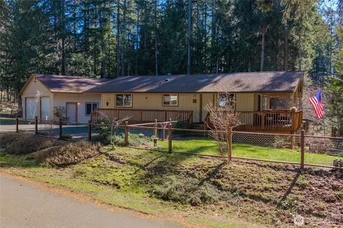 161 N Duckabush Loop, Hoodsport, WA 98548