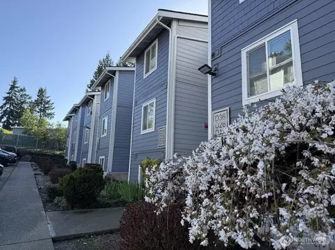 2411 S 248th St #D24, Kent, WA 98032