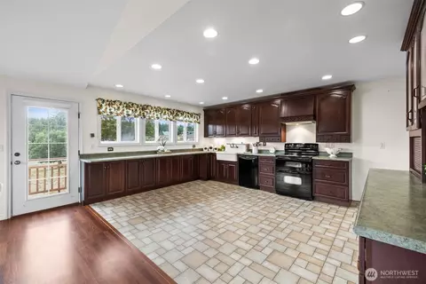 Kitchen - 382 Discovery View Dr, Sequim, WA 98382 photo 2 of 3