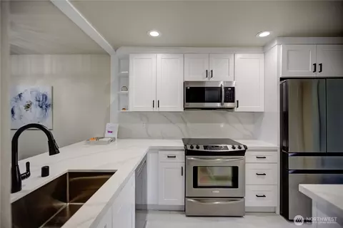 13896 NE 66th St #586, Redmond, WA 98052