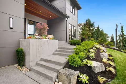 15045 SE 45th Pl, Bellevue, WA 98006