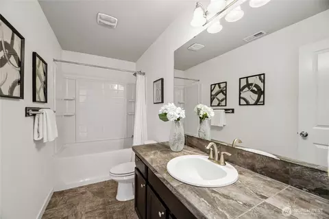 Bath - 31 157th Ln SE, Bothell, WA 98012 photo 5 of 5