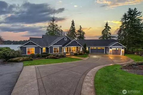 4827 Bayshore Ln NW, Olympia, WA 98502