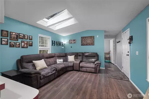 300 N Mount Jupiter Dr, Hoodsport, WA 98548