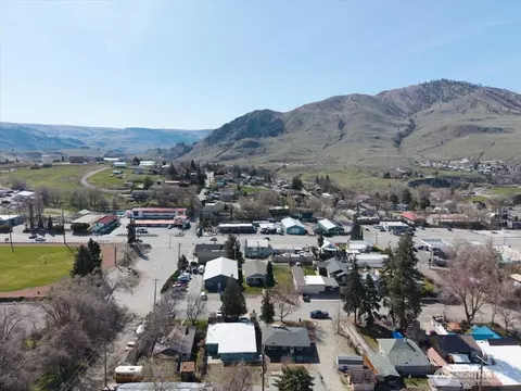 View/Area - 916 E Johnson Ave, Chelan, WA 98816 photo 2 of 6