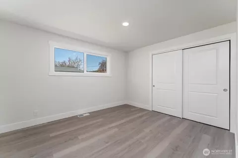 Bedroom - 916 E Johnson Ave, Chelan, WA 98816 photo 7 of 7