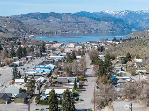 View/Area - 916 E Johnson Ave, Chelan, WA 98816 photo 3 of 6