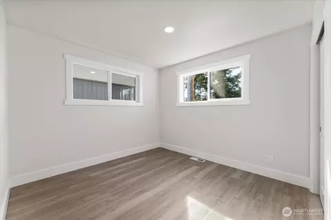 Bedroom - 916 E Johnson Ave, Chelan, WA 98816 photo 5 of 7