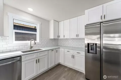 Kitchen - 916 E Johnson Ave, Chelan, WA 98816 photo 5 of 5