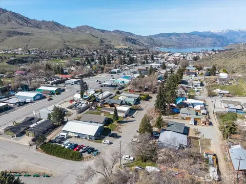 View/Area - 916 E Johnson Ave, Chelan, WA 98816 photo 1 of 6