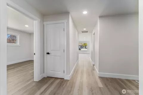 Entry Way - 916 E Johnson Ave, Chelan, WA 98816 photo 1 of 1