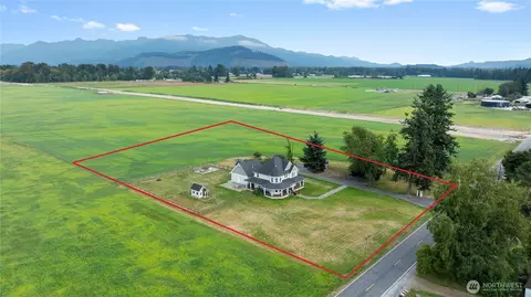 9177 Collins Rd, Sedro Woolley, WA 98284