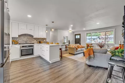 Kitchen - 616 212th St SW, Bothell, WA 98021 photo 2 of 3