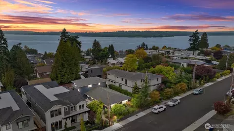 221 8th Ave W, Kirkland, WA 98033