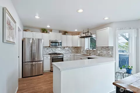 2412 16th St, Anacortes, WA 98221