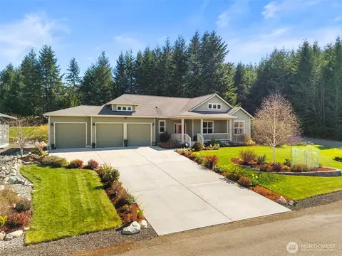 24 Pelton Ct, Port Ludlow, WA 98365