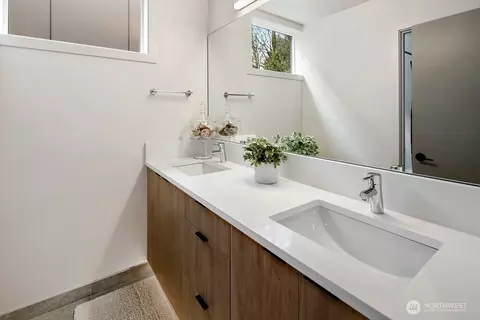 Bath - 1601 E Jefferson St, Seattle, WA 98122 photo 2 of 5