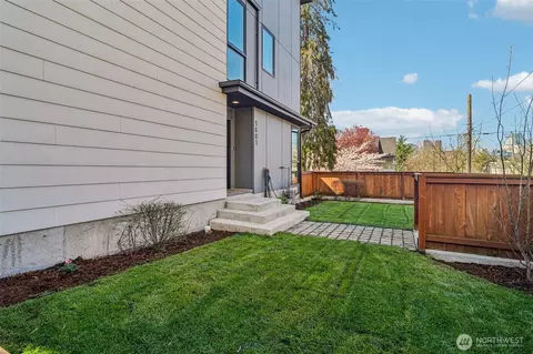 Exterior - 1601 E Jefferson St, Seattle, WA 98122 photo 3 of 4