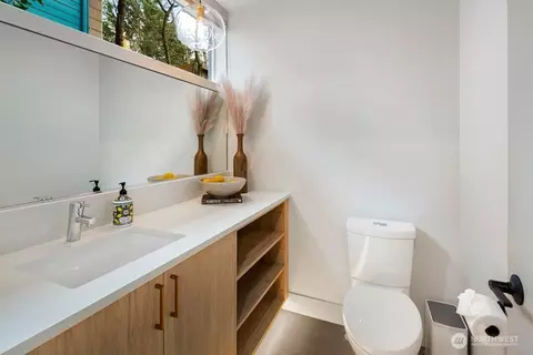 Bath - 1601 E Jefferson St, Seattle, WA 98122 photo 1 of 5