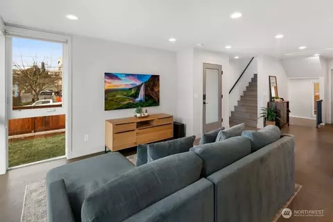 Living - 1601 E Jefferson St, Seattle, WA 98122 photo 2 of 2